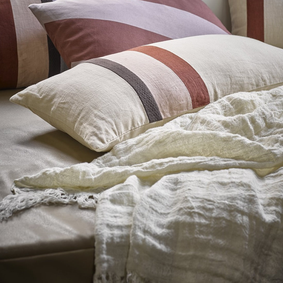 Bedspread - white linen - Image 2