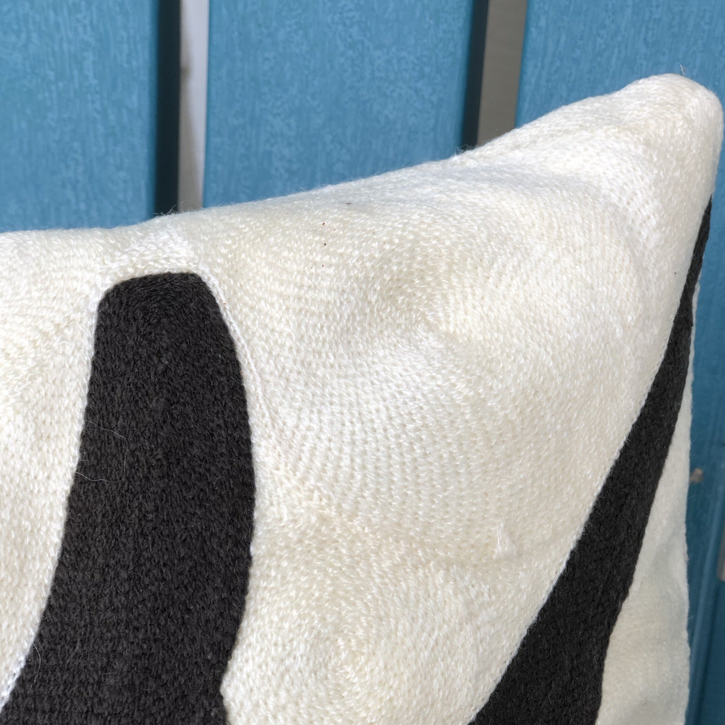 Hand embroidered throw pillow - You are unique - Image 3